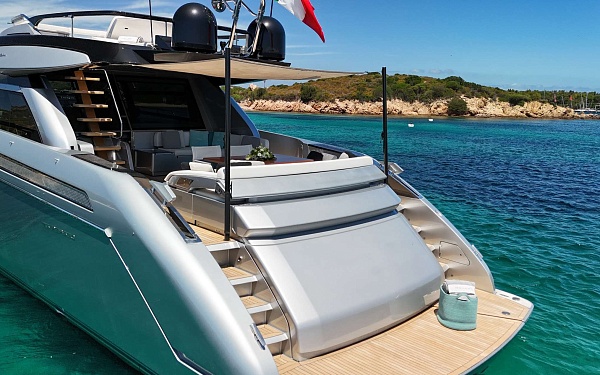 Аренда мега яхты Riva Perseo 76 на Сардинии, Италия